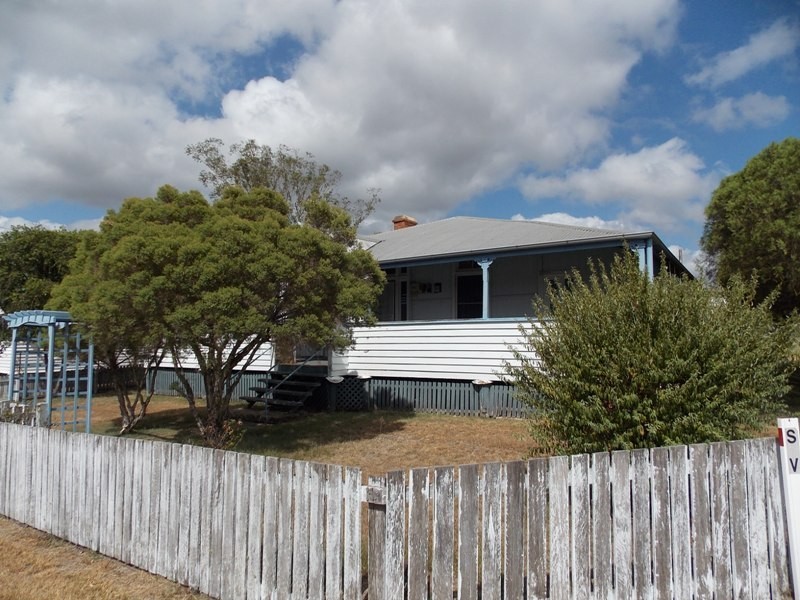 15 Fitzroy Street, Nanango QLD 4615