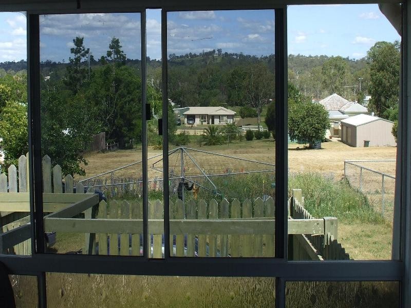 10 Corbett Street, Nanango QLD 4615