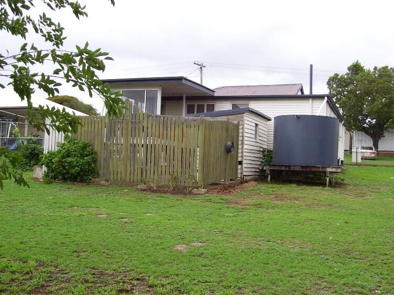 10 Corbett Street, Nanango QLD 4615