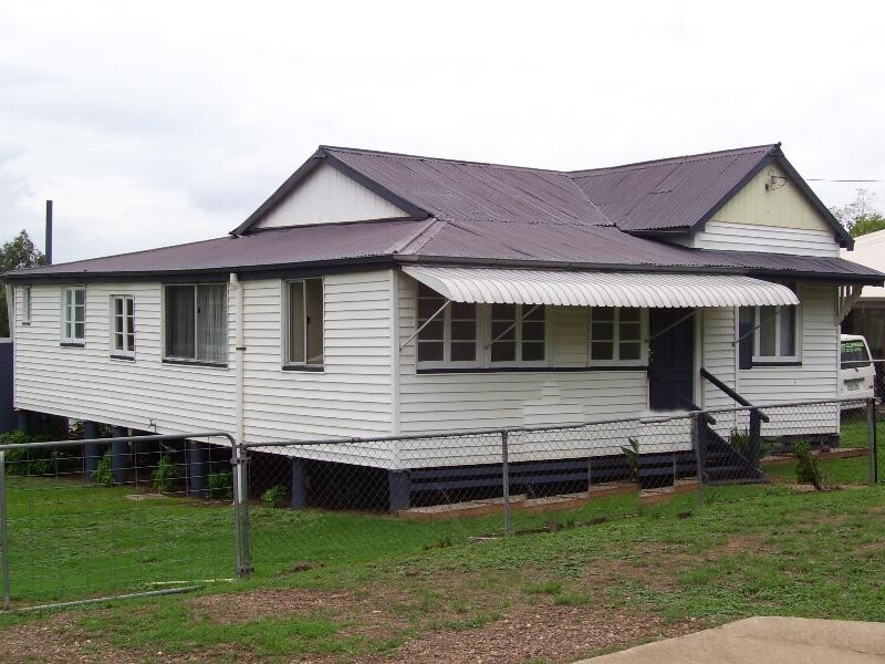 10 Corbett Street, Nanango QLD 4615