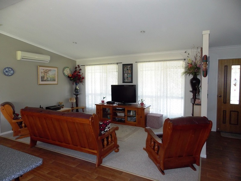 248 Carbeen Crescent, Nanango QLD 4615