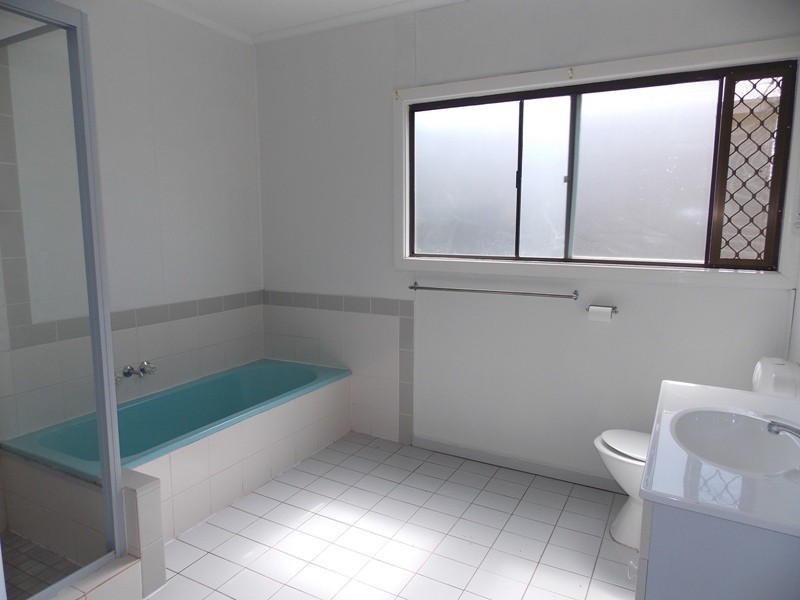 25 Margaret Street, Yarraman QLD 4614