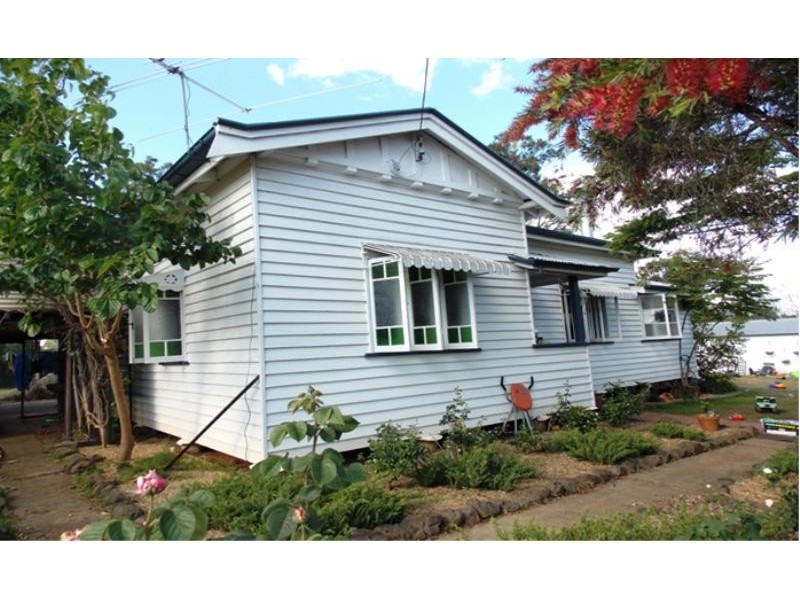 40 ELK STREET, Nanango QLD 4615