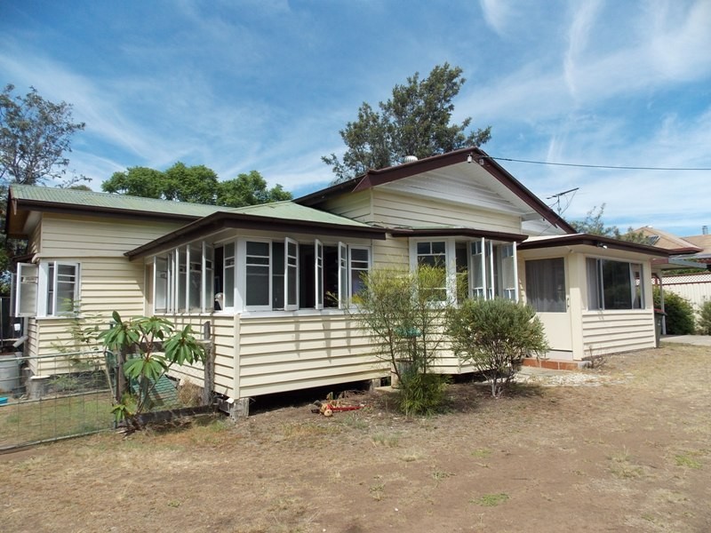 35 Alfred Street, Nanango QLD 4615