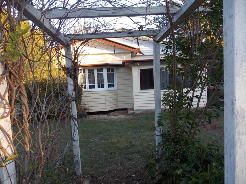 35 Alfred Street, Nanango QLD 4615