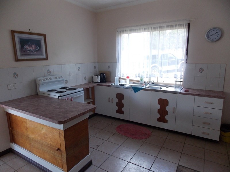 15 Carbeen Crescent, Nanango QLD 4615