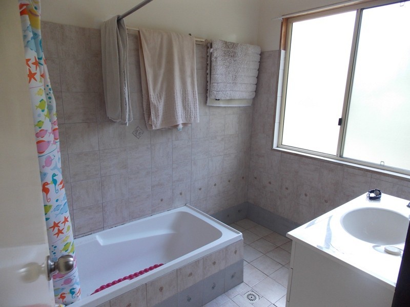 15 Carbeen Crescent, Nanango QLD 4615