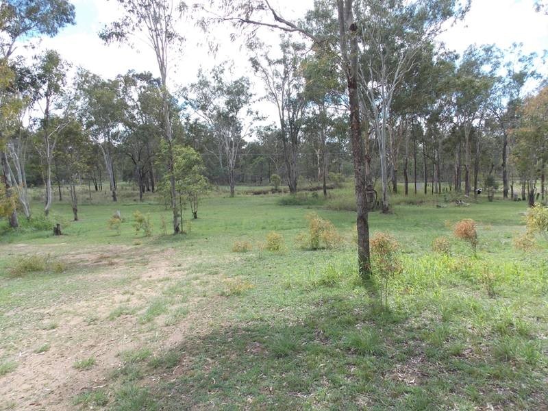15 Carbeen Crescent, Nanango QLD 4615