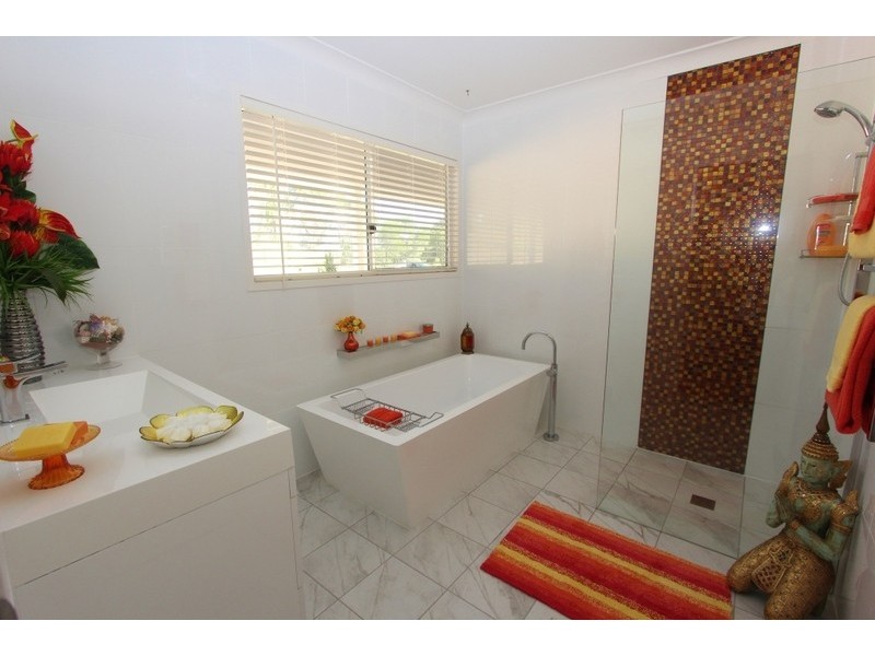 4 South Kerton Road, Nanango QLD 4615