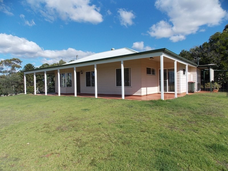 79 Anderson, Nanango QLD 4615