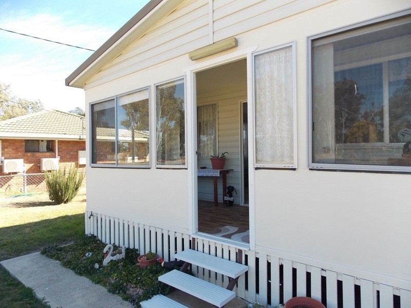 25 Brisbane Street, Nanango QLD 4615