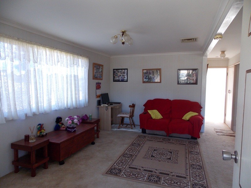 25 Brisbane Street, Nanango QLD 4615