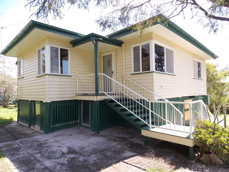 17 HAY STREET, Nanango QLD 4615