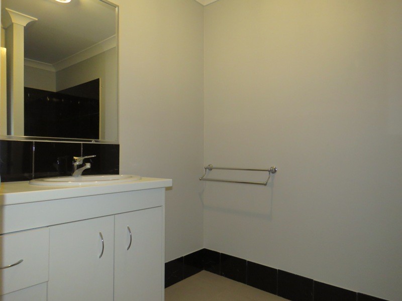 18 Gold Street, Nanango QLD 4615