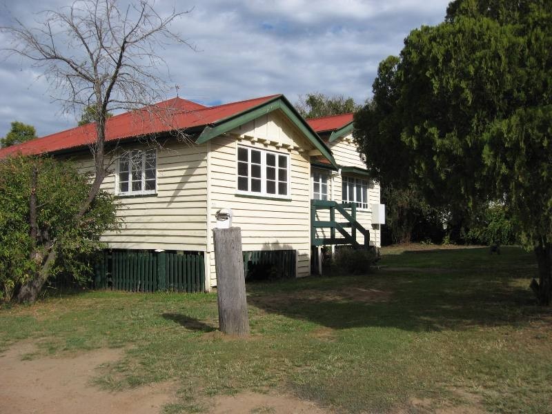 13 Wills Street, Nanango QLD 4615