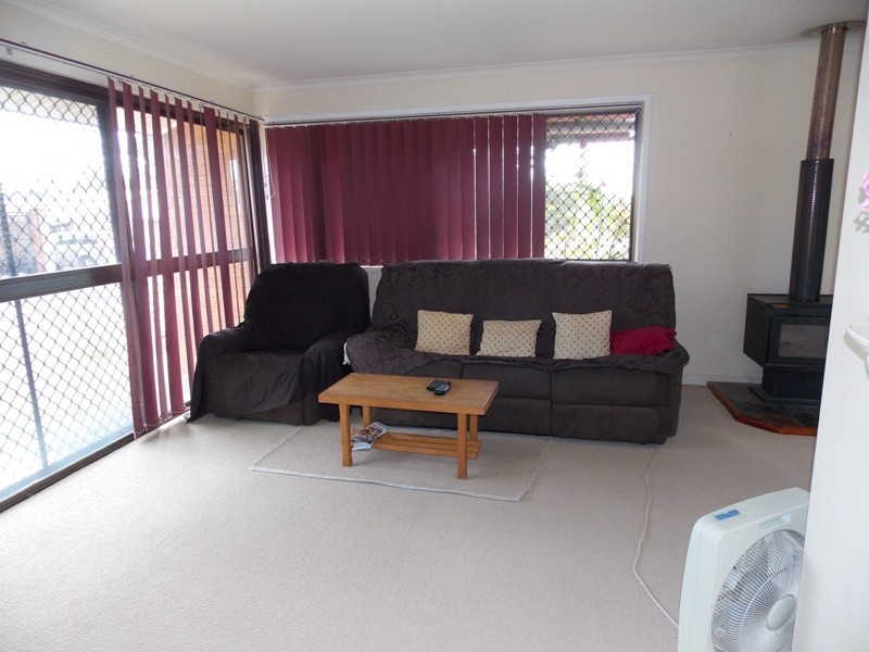 24 Bunker Avenue, Nanango QLD 4615