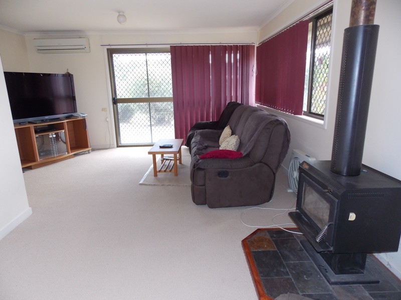 24 Bunker Avenue, Nanango QLD 4615