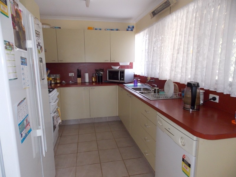 24 Bunker Avenue, Nanango QLD 4615