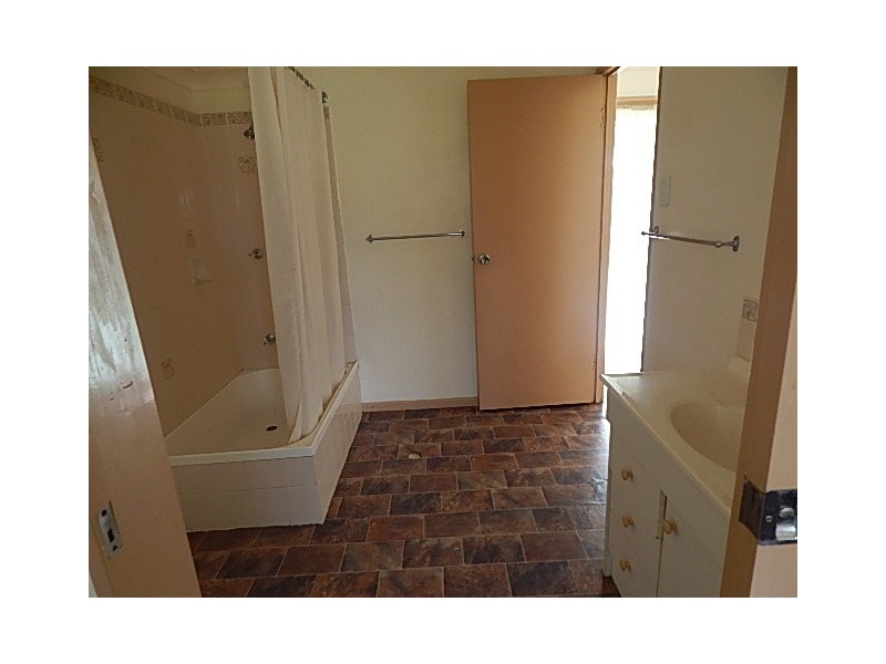 5 RAILWAY STREET, Blackbutt QLD 4306