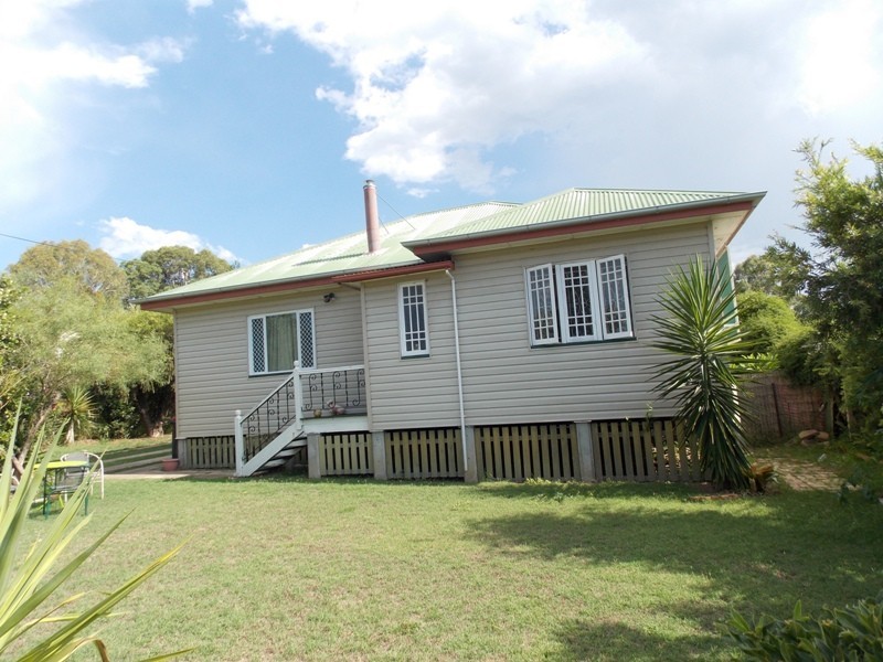 10 Bunker Avenue, Nanango QLD 4615