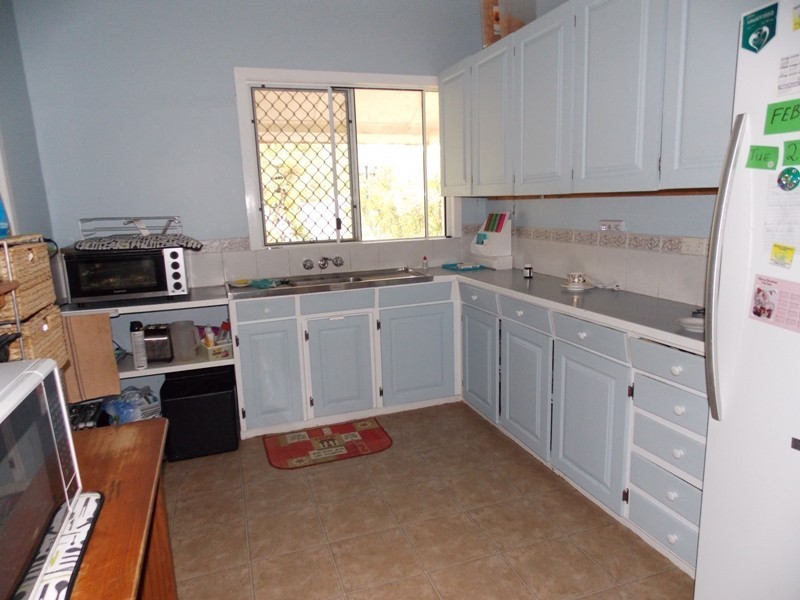 10 Bunker Avenue, Nanango QLD 4615