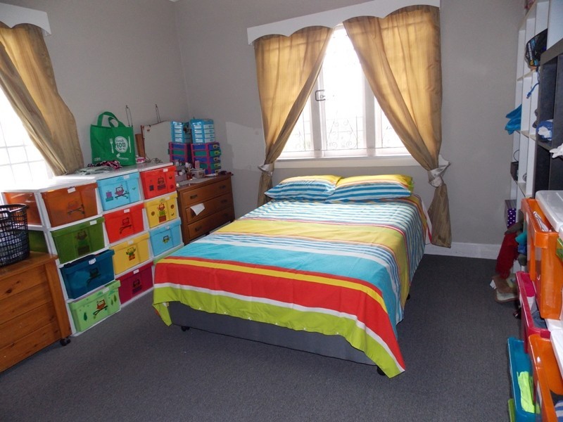 10 Bunker Avenue, Nanango QLD 4615