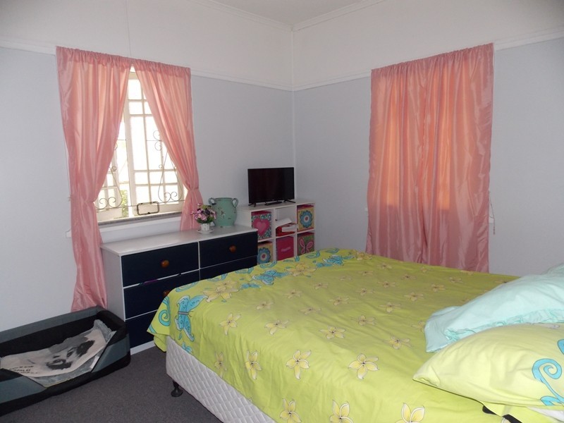 10 Bunker Avenue, Nanango QLD 4615