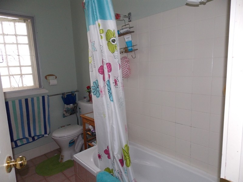 10 Bunker Avenue, Nanango QLD 4615