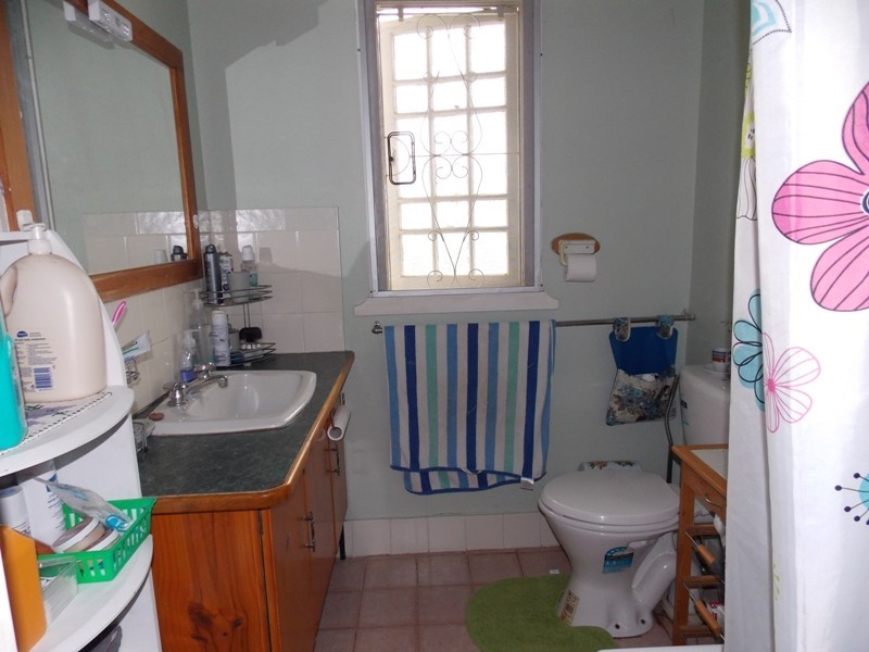 10 Bunker Avenue, Nanango QLD 4615