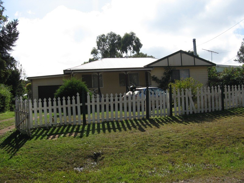 16 George Street, Blackbutt QLD 4306