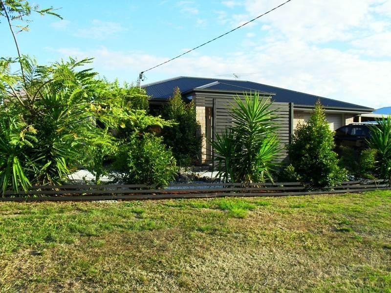 9 Hawthorn Street, Nanango QLD 4615