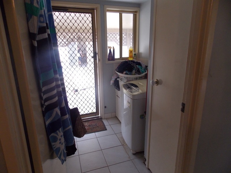27 FAIRWAY DRIVE, Nanango QLD 4615
