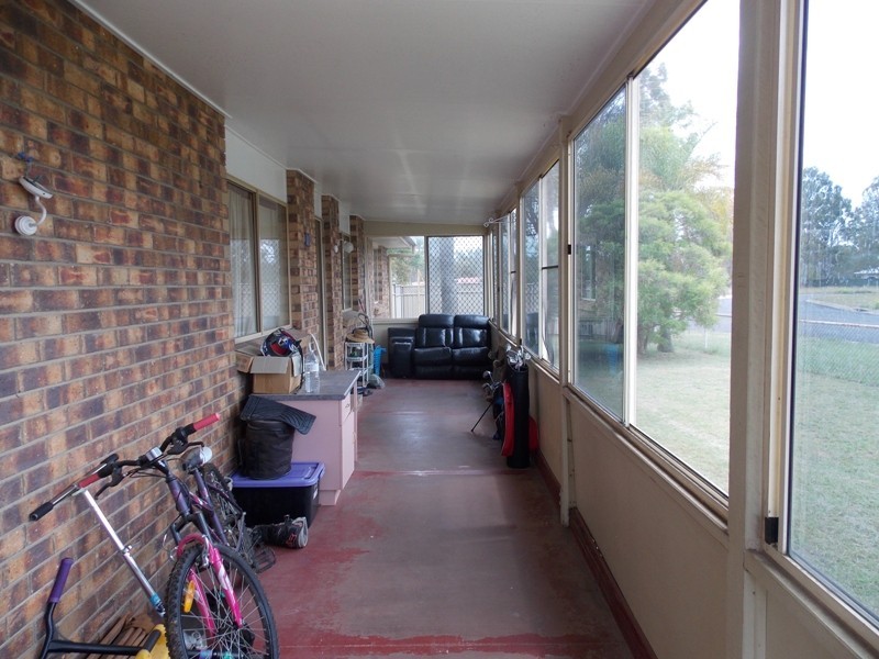 27 FAIRWAY DRIVE, Nanango QLD 4615