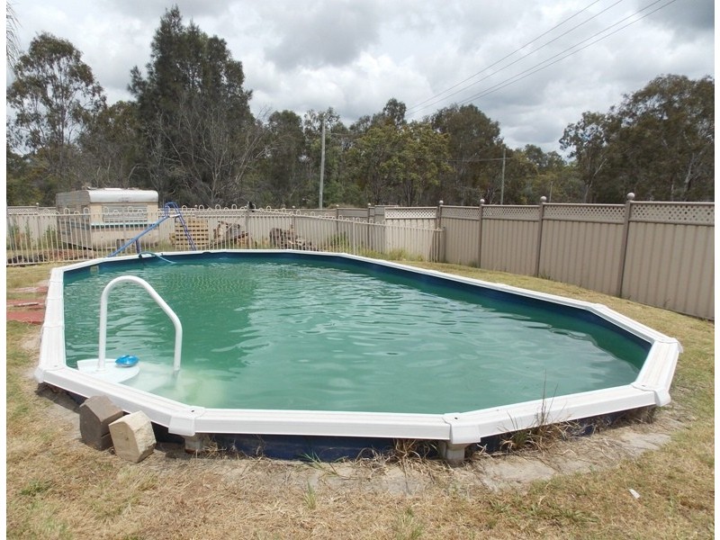 27 FAIRWAY DRIVE, Nanango QLD 4615
