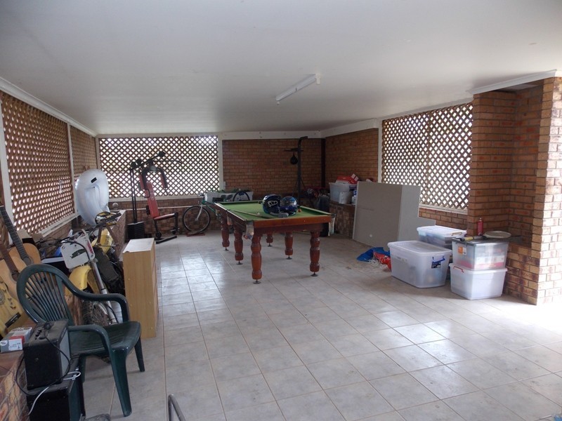 27 FAIRWAY DRIVE, Nanango QLD 4615