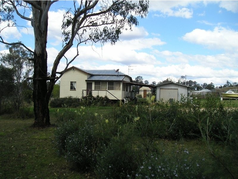 55 Heights Road, Nanango QLD 4615