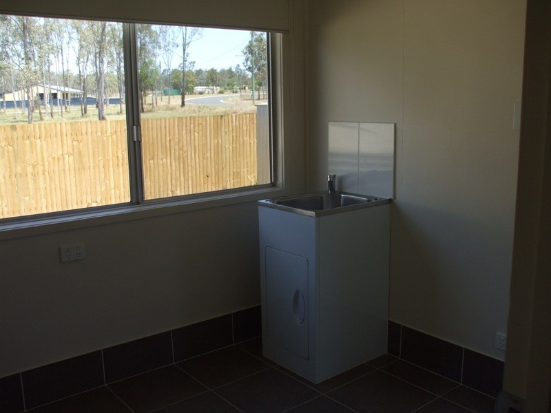 2 Booneene Court, Nanango QLD 4615