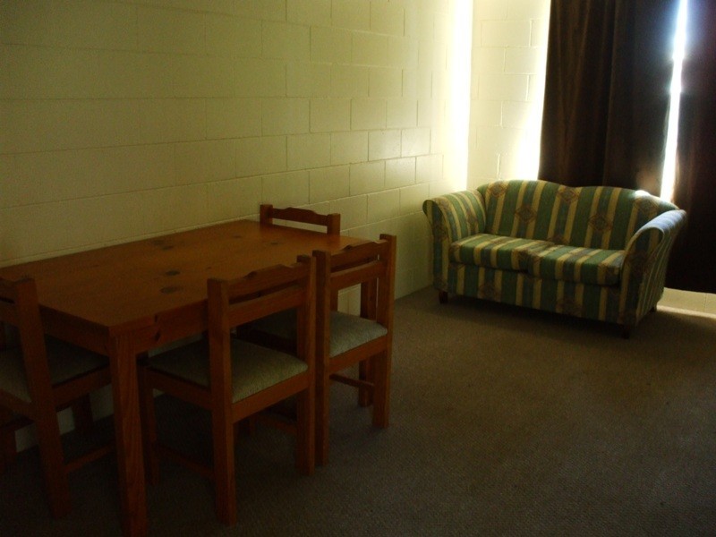 2/10 Drayton Street, Nanango QLD 4615