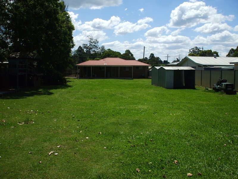 31  Hart Street, Blackbutt QLD 4306