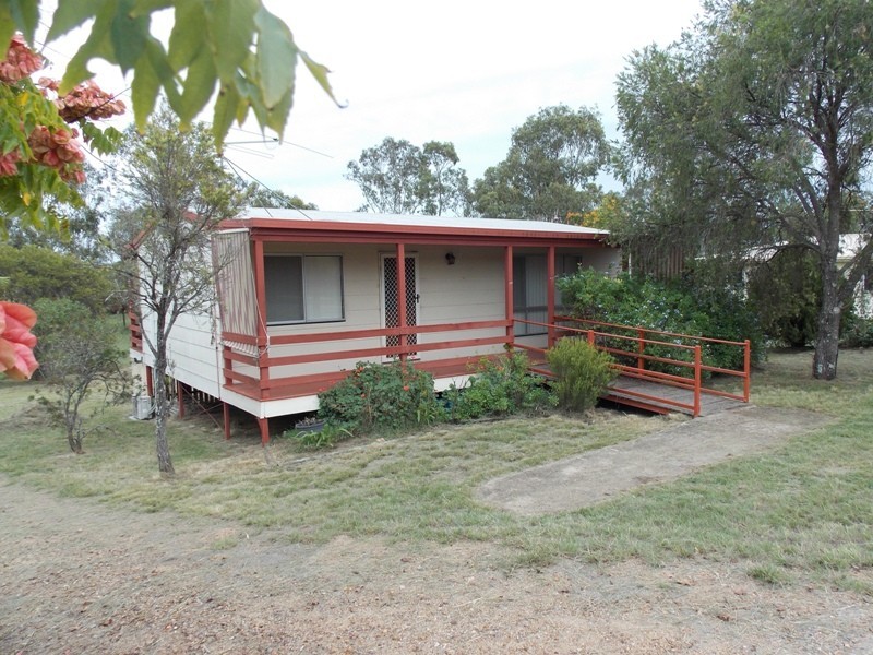 22 DEAKIN CRESCENT, Nanango QLD 4615