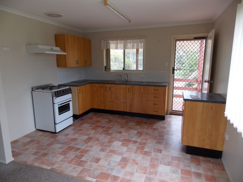 22 DEAKIN CRESCENT, Nanango QLD 4615