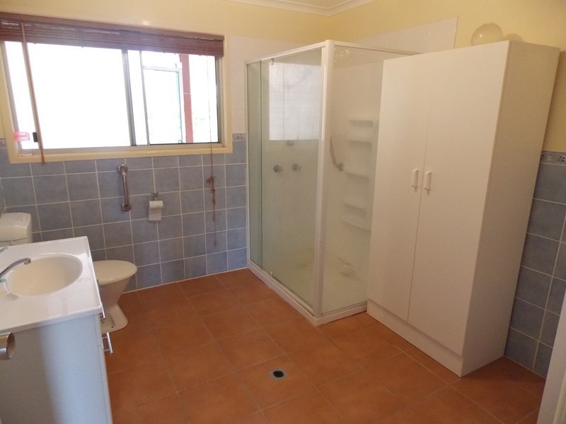 22 DEAKIN CRESCENT, Nanango QLD 4615