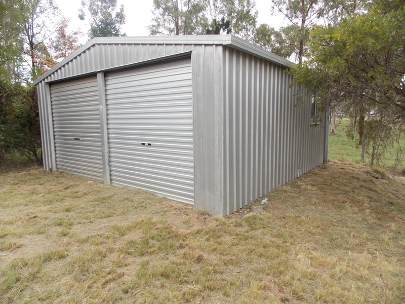 22 DEAKIN CRESCENT, Nanango QLD 4615