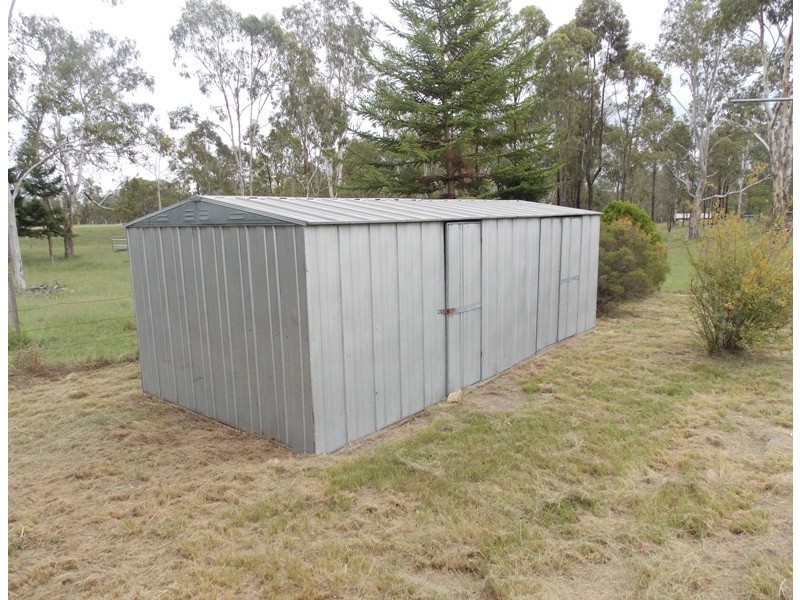 22 DEAKIN CRESCENT, Nanango QLD 4615