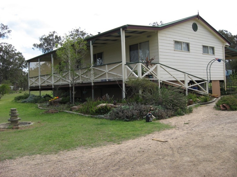 24 Lee Place, Nanango QLD 4615