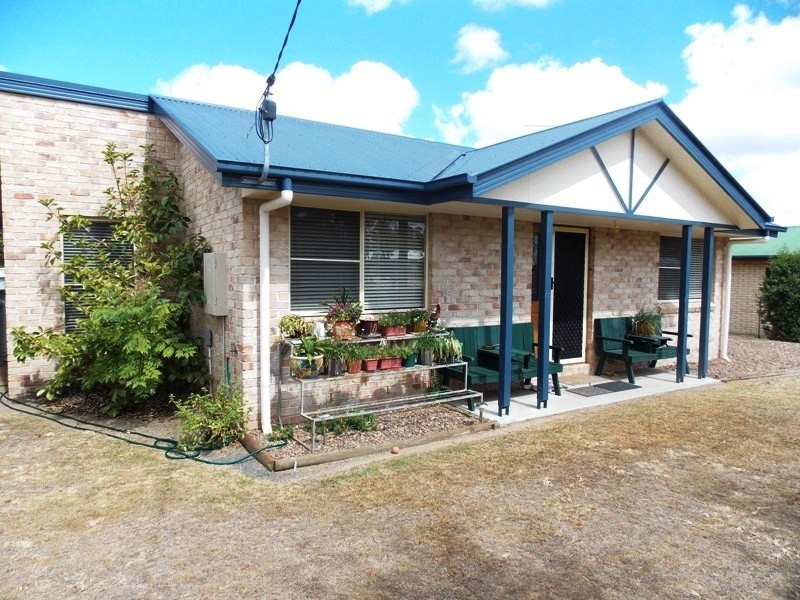 29 Bunker Ave, Nanango QLD 4615