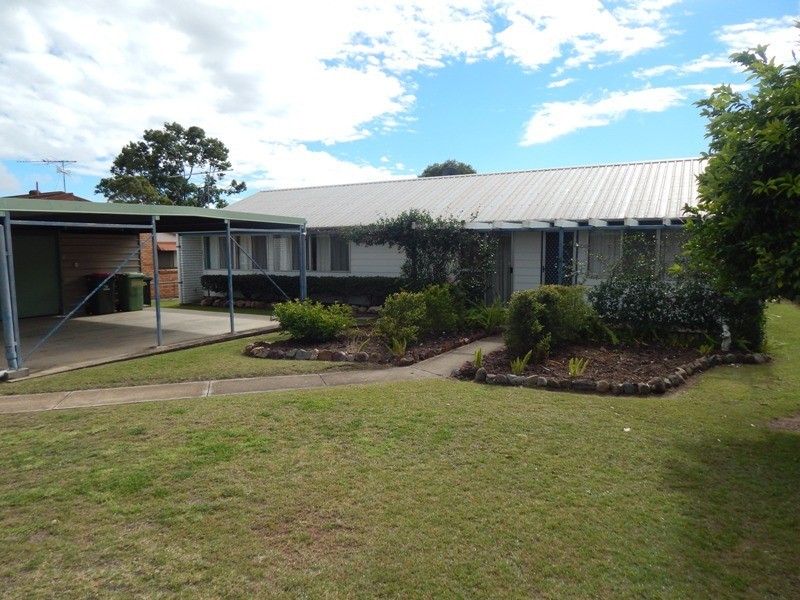 17 Bunker Ave, Nanango QLD 4615