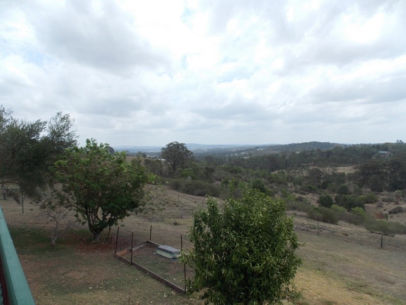 65 Hicken Way, Nanango QLD 4615