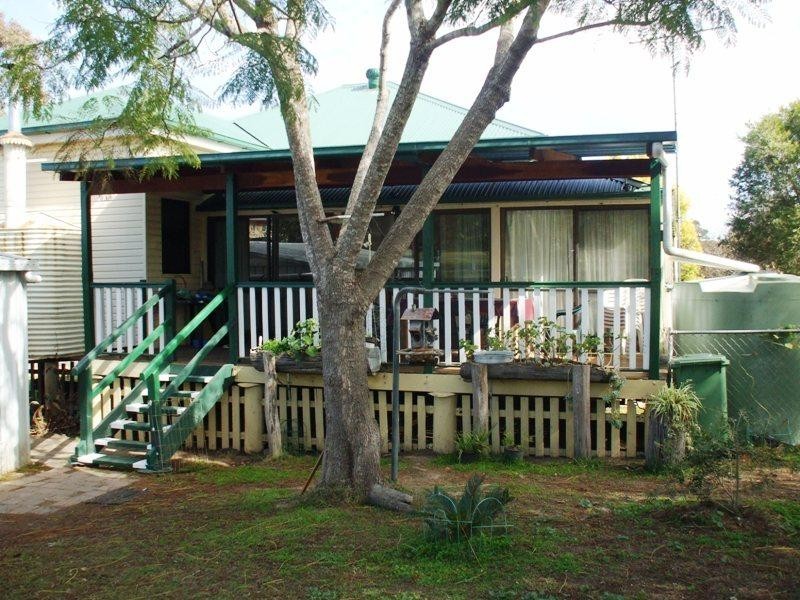 92 Burnett Street, Nanango QLD 4615