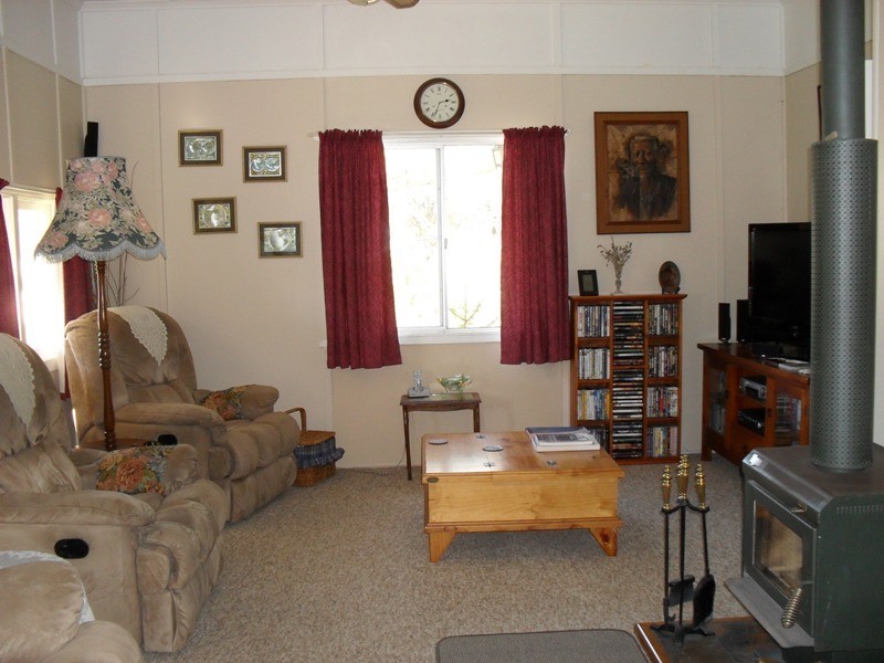 81 Gipps Street, Nanango QLD 4615